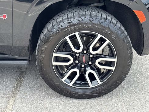 Used 2021 GMC Yukon AT4 w/ AT4 Premium Package AWD/4WD image 10
