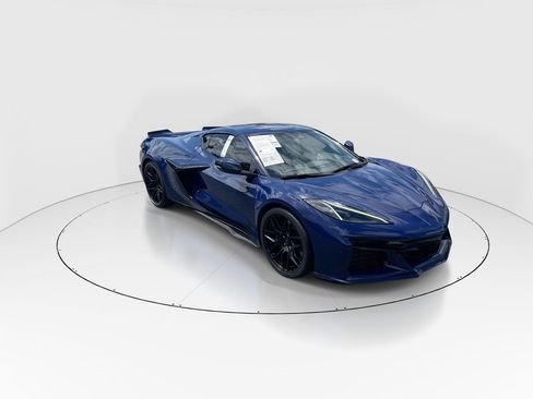 Used 2025 Chevrolet Corvette Z06 RWD image 2