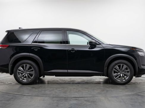 Used 2025 Nissan Pathfinder SV FWD image 11