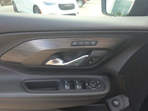 Used 2024 GMC Terrain SLT image 14