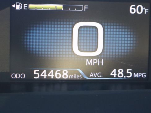 Used 2022 Toyota Prius LE image 28