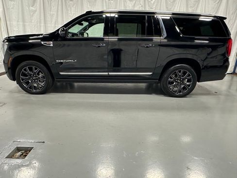 Used 2025 GMC Yukon XL Denali w/ Sun & Power Step Package image 4