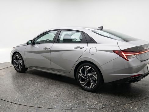Used 2025 Hyundai Elantra SEL FWD image 6