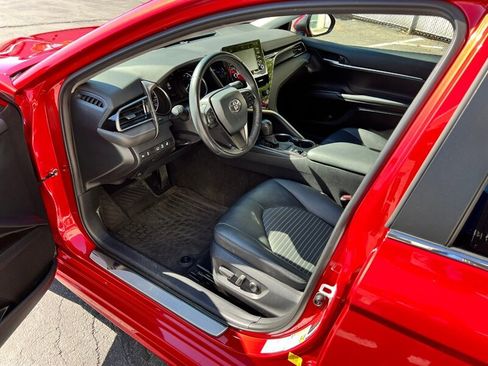 Used 2023 Toyota Camry SE w/ Cold Weather Package image 15