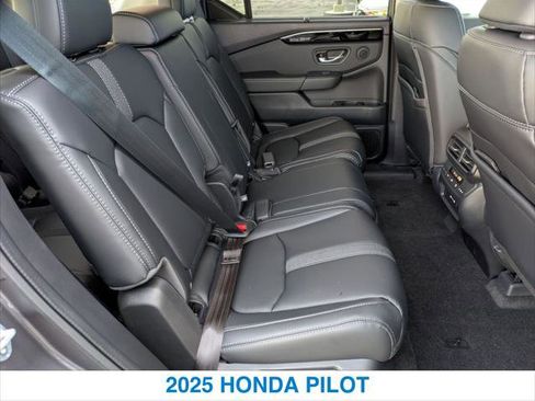 New 2025 Honda Pilot Touring image 24