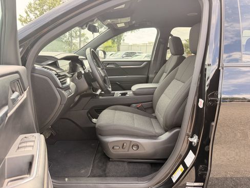 Used 2025 GMC Acadia Elevation FWD image 14