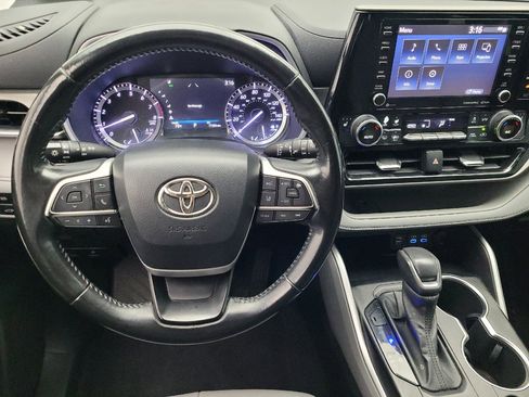 Used 2022 Toyota Highlander XLE image 22