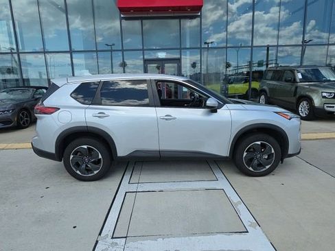 Used 2024 Nissan Rogue SV FWD image 3