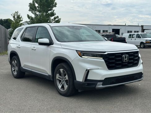 Used 2025 Honda Pilot EX-L image 3