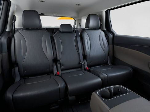 New 2026 Kia Carnival FWD image 16