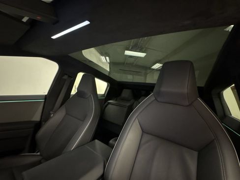 Used 2025 Tesla Cybertruck AWD Crew Cab image 19