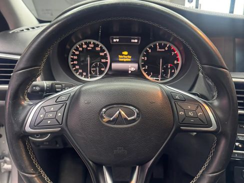 Used 2017 INFINITI QX30 Premium w/ Navigation Package FWD image 16