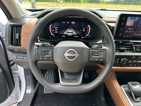 New 2026 Nissan Pathfinder Platinum FWD image 24