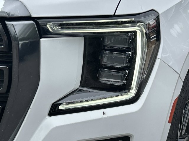 Used 2022 GMC Yukon XL AT4 w/ Technology Package AWD/4WD image 9