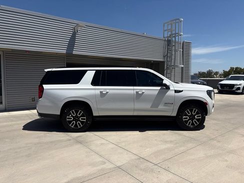 Used 2023 GMC Yukon XL AT4 w/ AT4 Premium Plus Package AWD/4WD image 4