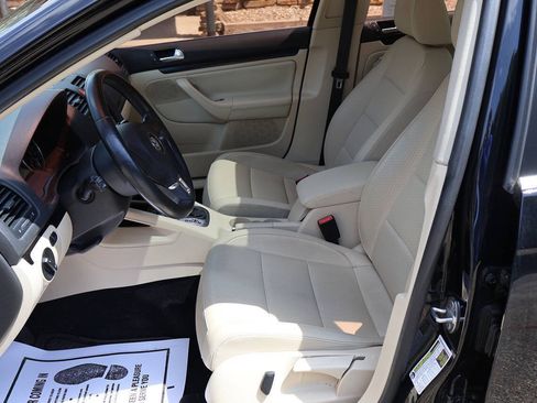 Used 2010 Volkswagen Jetta SE FWD image 14