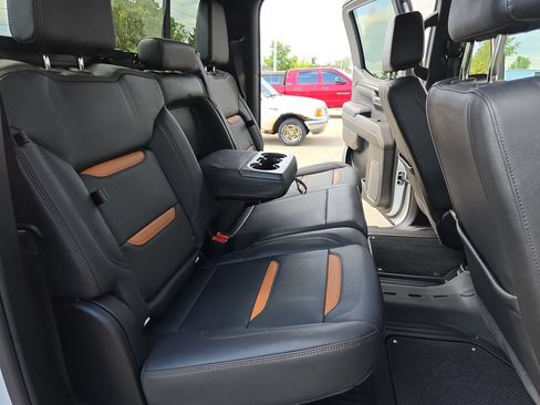 Used 2025 GMC Sierra 1500 AT4 w/ AT4 Premium Package AWD/4WD image 11