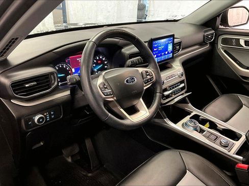 Certified 2022 Ford Explorer XLT w/ Equipment Group 202A image 12