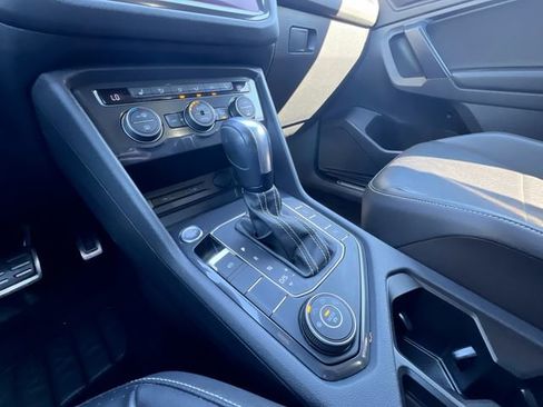 Certified 2021 Volkswagen Tiguan SE R-Line image 19