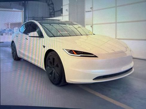 Used 2025 Tesla Model 3 RWD image 1