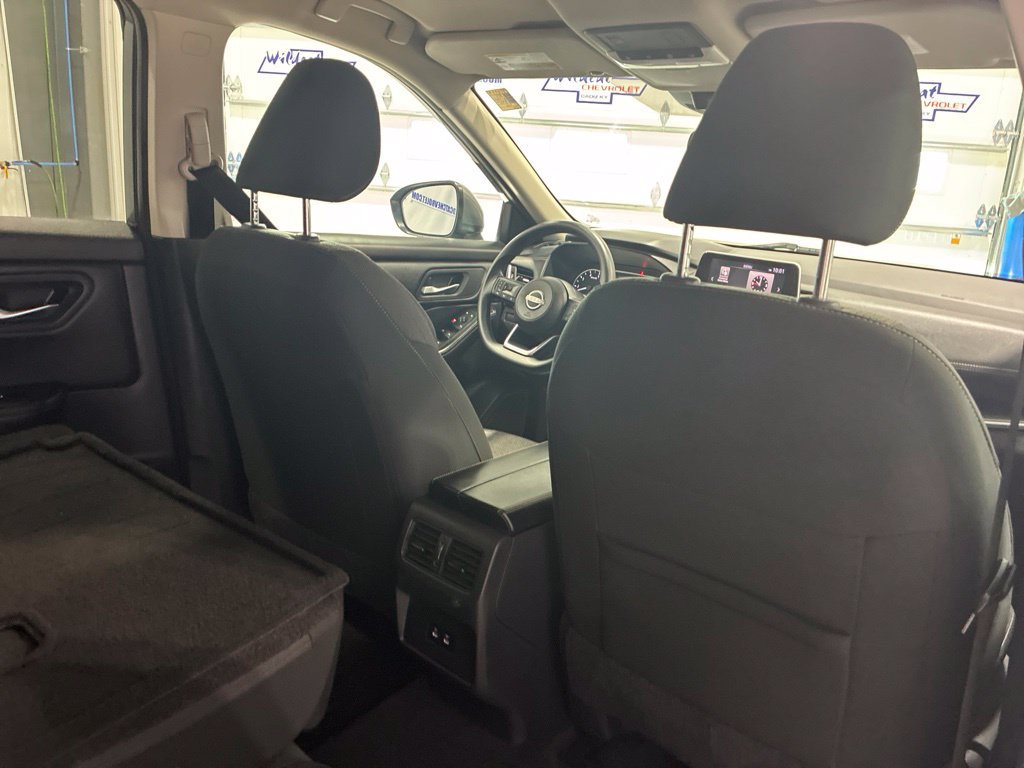Used 2024 Nissan Rogue SV FWD image 41