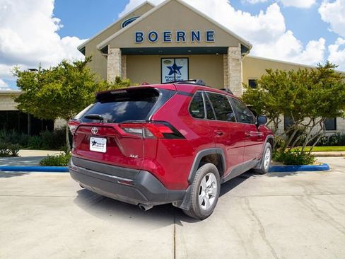 Used 2020 Toyota RAV4 XLE w/ Convenience Package image 5