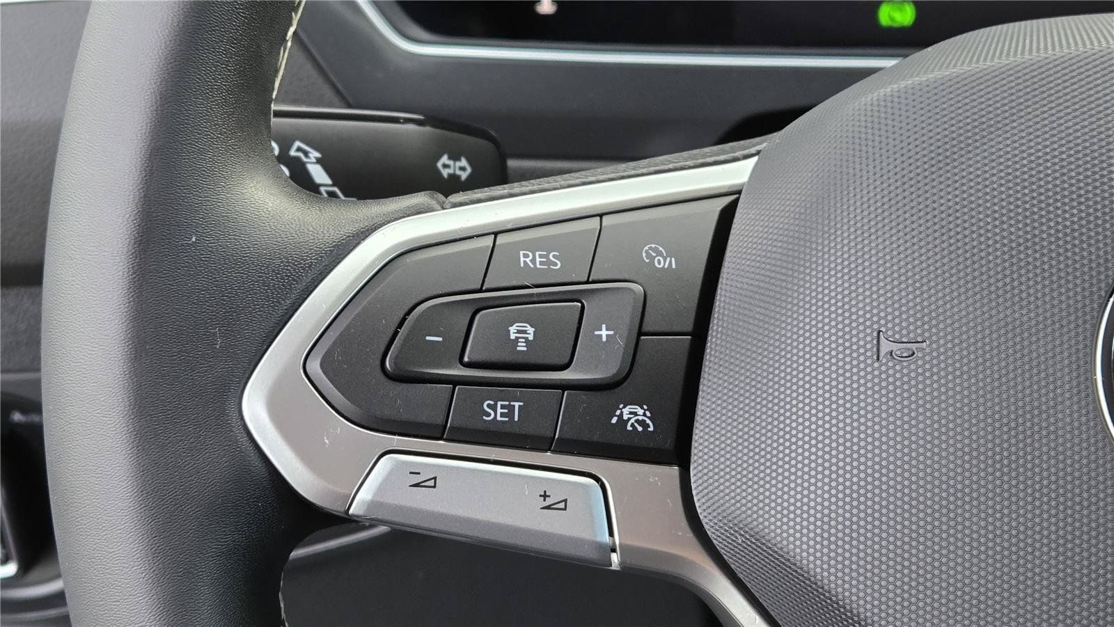 Certified 2022 Volkswagen Tiguan SE AWD/4WD image 19