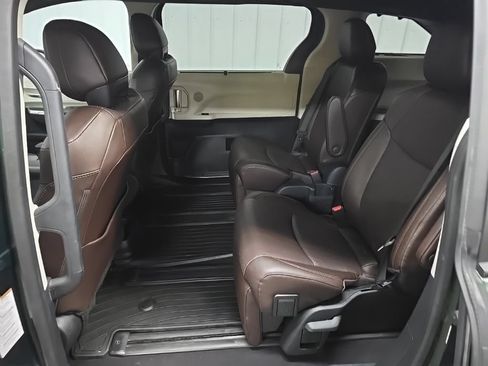 Used 2023 Toyota Sienna Platinum AWD/4WD image 38