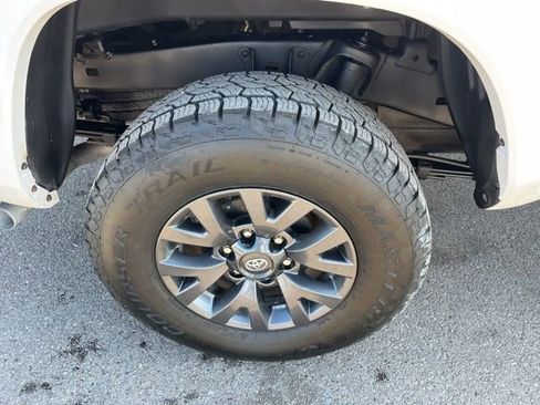 Used 2023 Toyota Tacoma SR5 w/ Technology Package AWD/4WD image 19