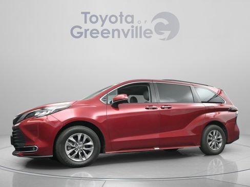Certified 2023 Toyota Sienna XLE FWD image 2