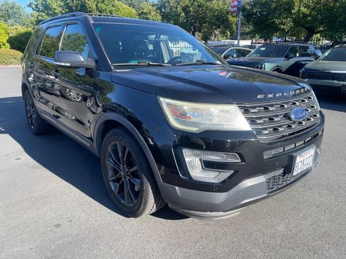 Used 2017 Ford Explorer XLT w/ Equipment Group 202A FWD image 1