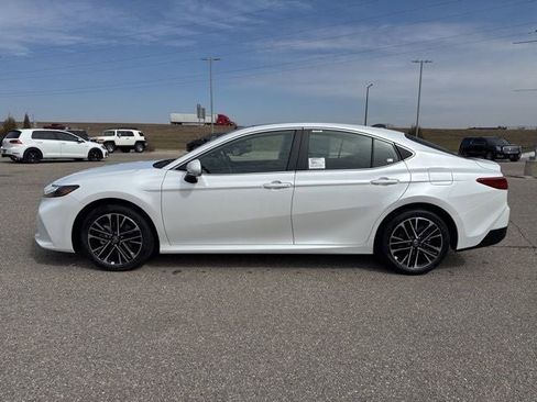 Used 2026 Toyota Camry XLE image 7