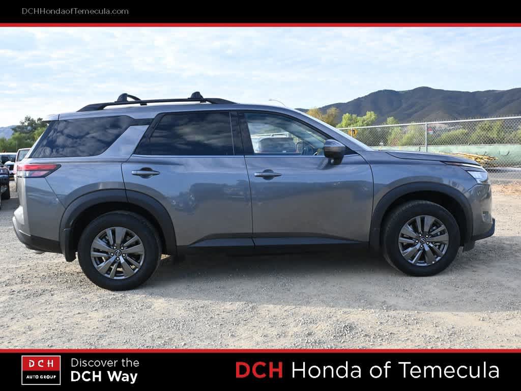 Used 2025 Nissan Pathfinder SV FWD image 5