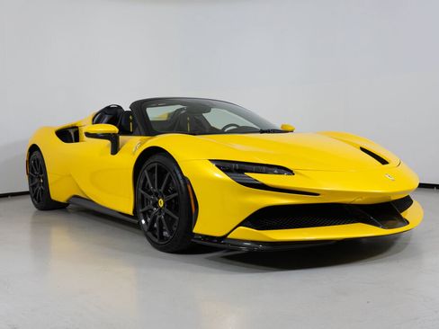 Used 2023 Ferrari SF90 Spider image 15