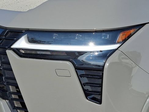 Used 2024 Lexus GX 550 w/ Accessory Package (2T) AWD/4WD image 11