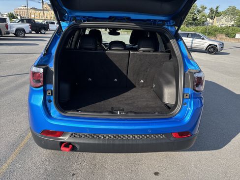 Used 2025 Jeep Compass Trailhawk AWD/4WD image 14
