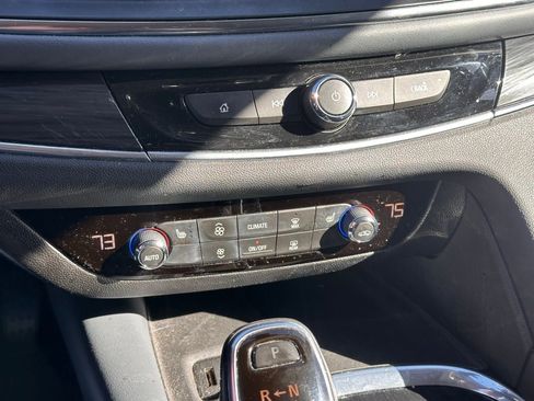 Used 2018 Buick Enclave Essence image 30