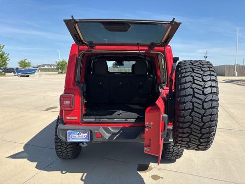 Used 2024 Jeep Wrangler Unlimited Sahara AWD/4WD image 19