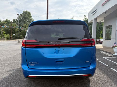 New 2027 Chrysler Pacifica Select AWD/4WD image 8