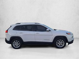 Used 2018 Jeep Cherokee Latitude video 4