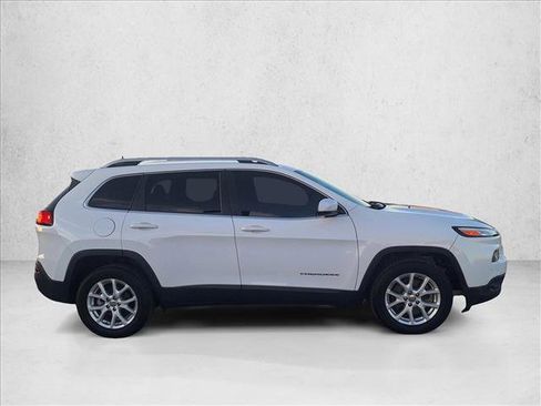 Used 2018 Jeep Cherokee Latitude image 4