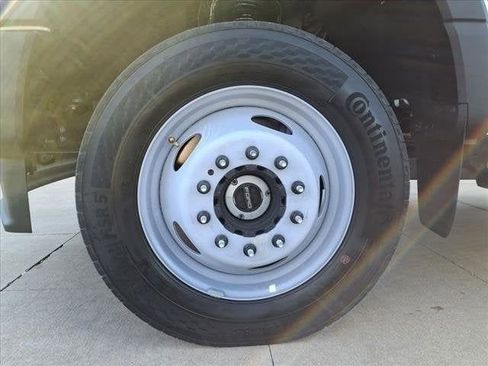 New 2024 Ford F550 4x4 SuperCab Super Duty image 8