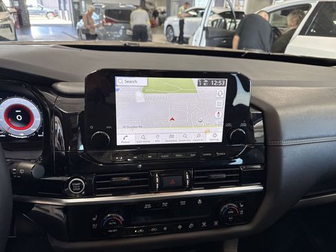 Certified 2024 Nissan Pathfinder Platinum AWD/4WD image 15