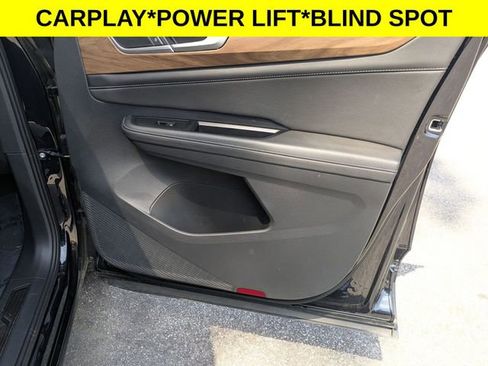 Used 2025 Volkswagen Atlas SE FWD image 34