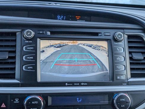 Used 2018 Toyota Highlander XLE image 30