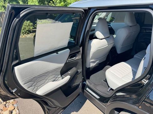 New 2025 Mitsubishi Outlander AWD image 20