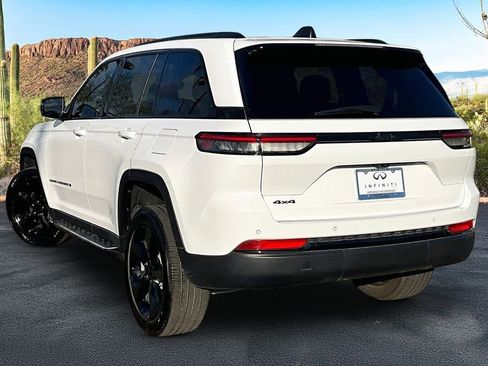 Used 2024 Jeep Grand Cherokee Altitude image 13