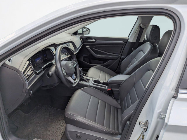 Used 2024 Volkswagen Jetta SE FWD image 19