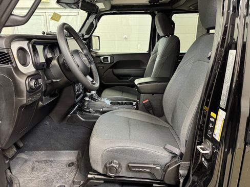 Used 2024 Jeep Gladiator Sport image 12