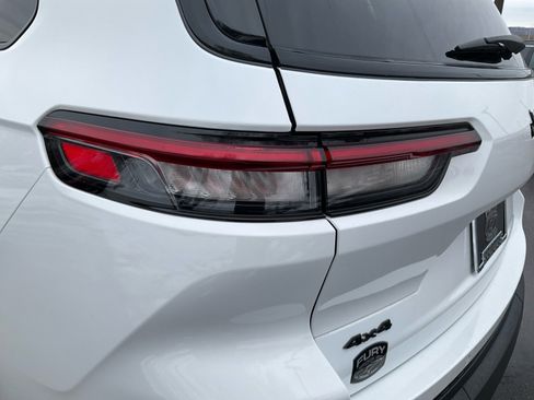 Used 2024 Jeep Grand Cherokee L Altitude image 31